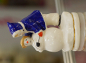 Фарфоровая статуэтка "Девочка лепит снеговика".
